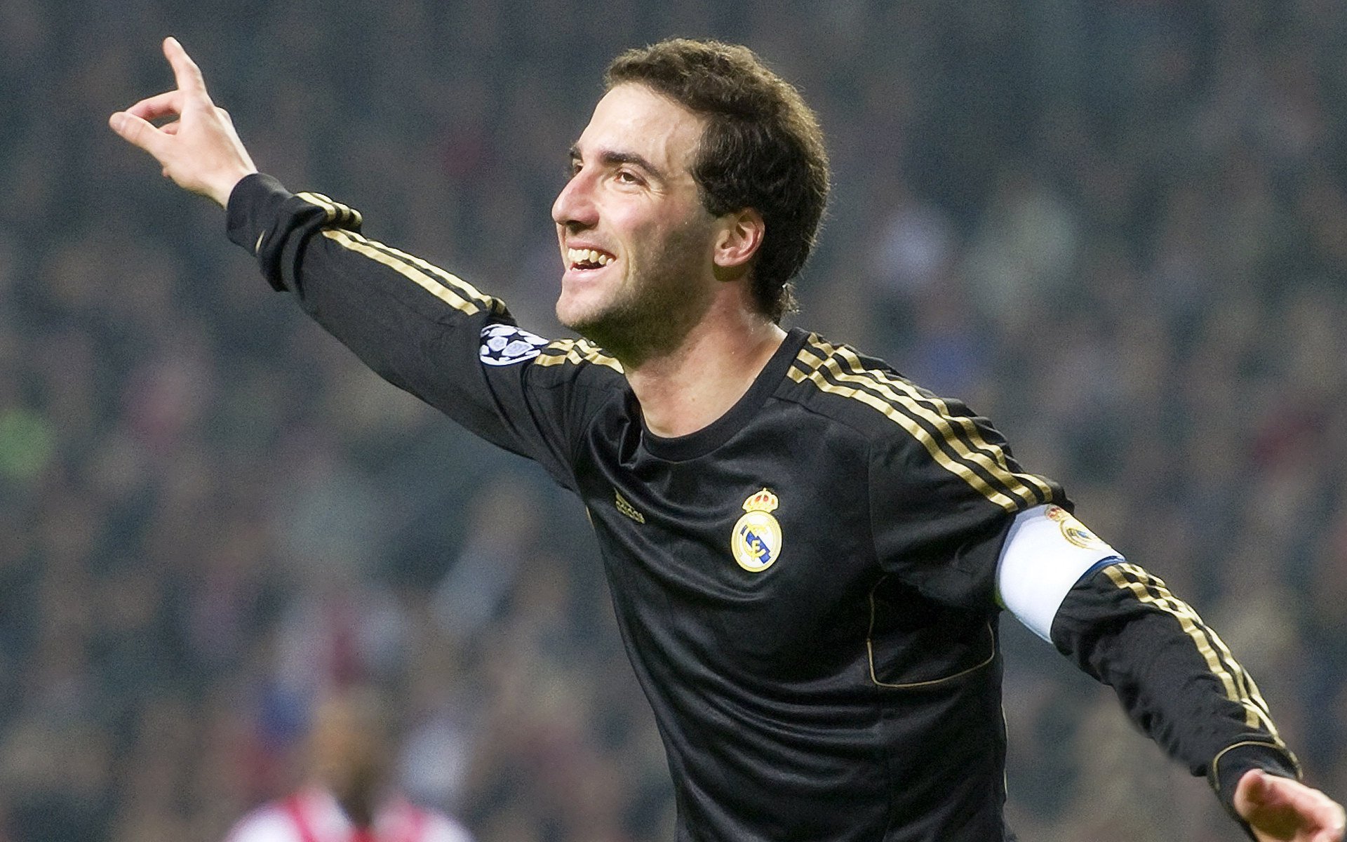 扎齐在巴黎奥运会男足比赛中展现出强大的防守能力，奥运男足巴西西班牙